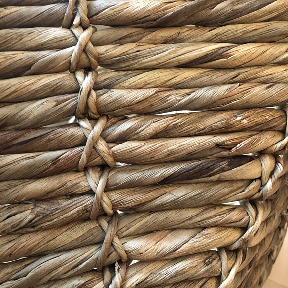 Braided wicker basket - Picture 3 of 3